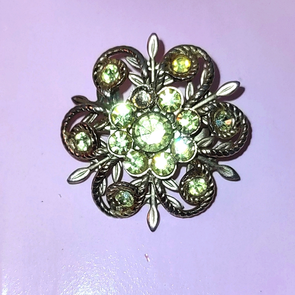 Vintage Goldtone Brooch Peridot Stones